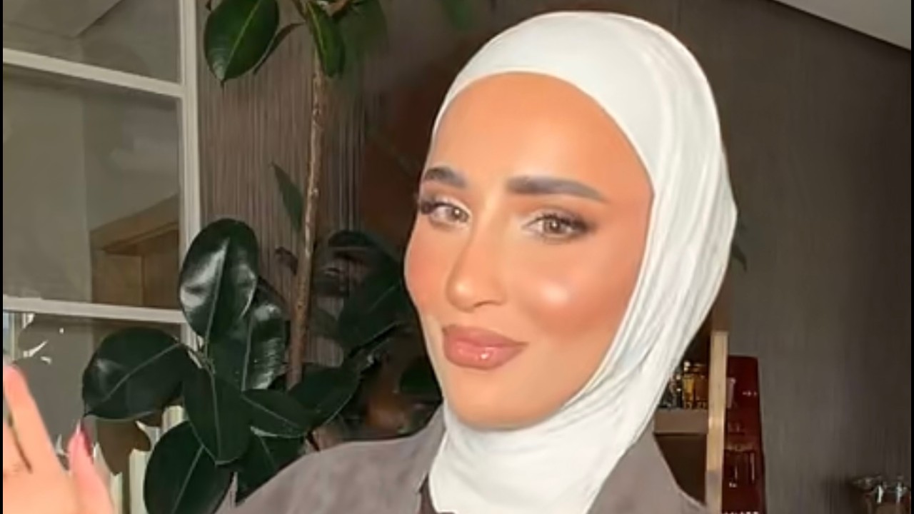 رسمة عين ومنتجات دلاليد والشنط الي ما استخدمتهم دلاليد  (مكياج وسوالف)