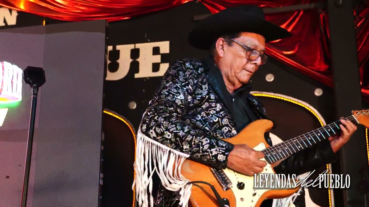 Banda R-15- Arreando La Mula (Video Oficial)