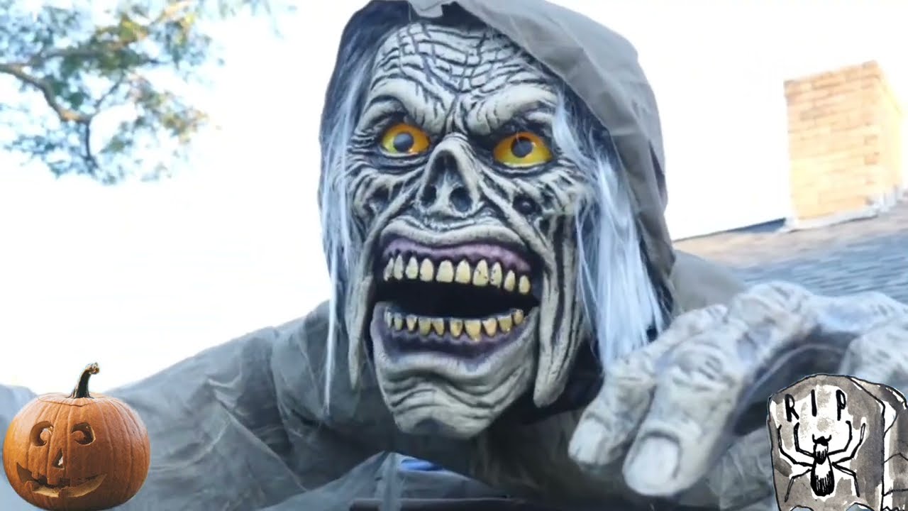 Towering Halloween Animatronic Props!