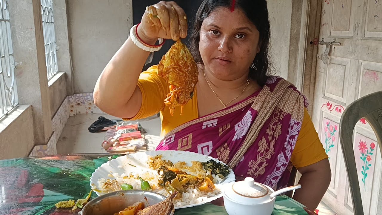 পোশাক তরকারি দিয়ে ভাত খেলাম