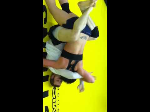 Girl vs Guy grappling