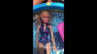 Yendo a la piscina con barbie ?‍♀️???