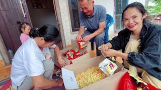 SNACKS WITH PRIZES, MY MOTHER, PAPA, AND SISTER ARE HAPPY TO GET A LOT OF MONEY