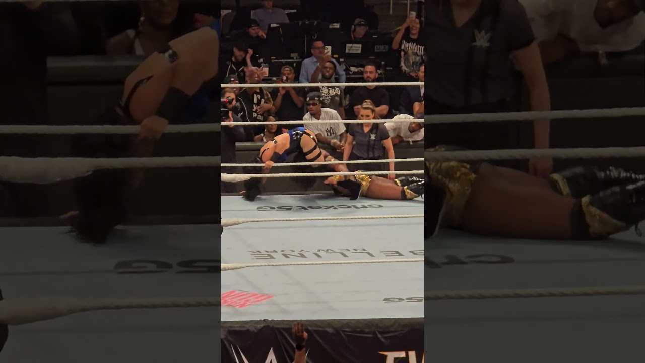 Stephanie Vaquer hits Lash Legend with the devil's kiss to win the Evolution battle royale 