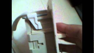 How to replace a mobile home light switch (or outlet)
