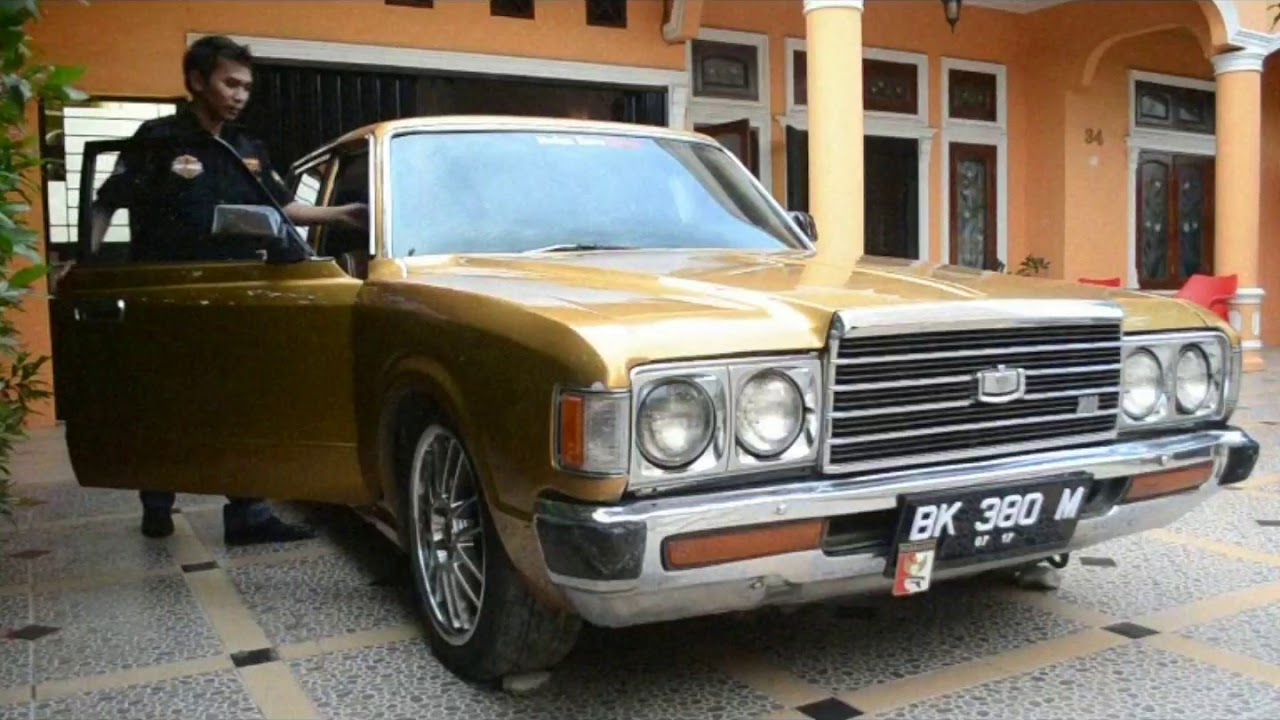 Toyota crown deluxe