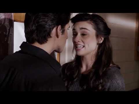 Teen Wolf 2x01 Allison find Scott note in locker Allison tells Scott said she can not go to funeral.