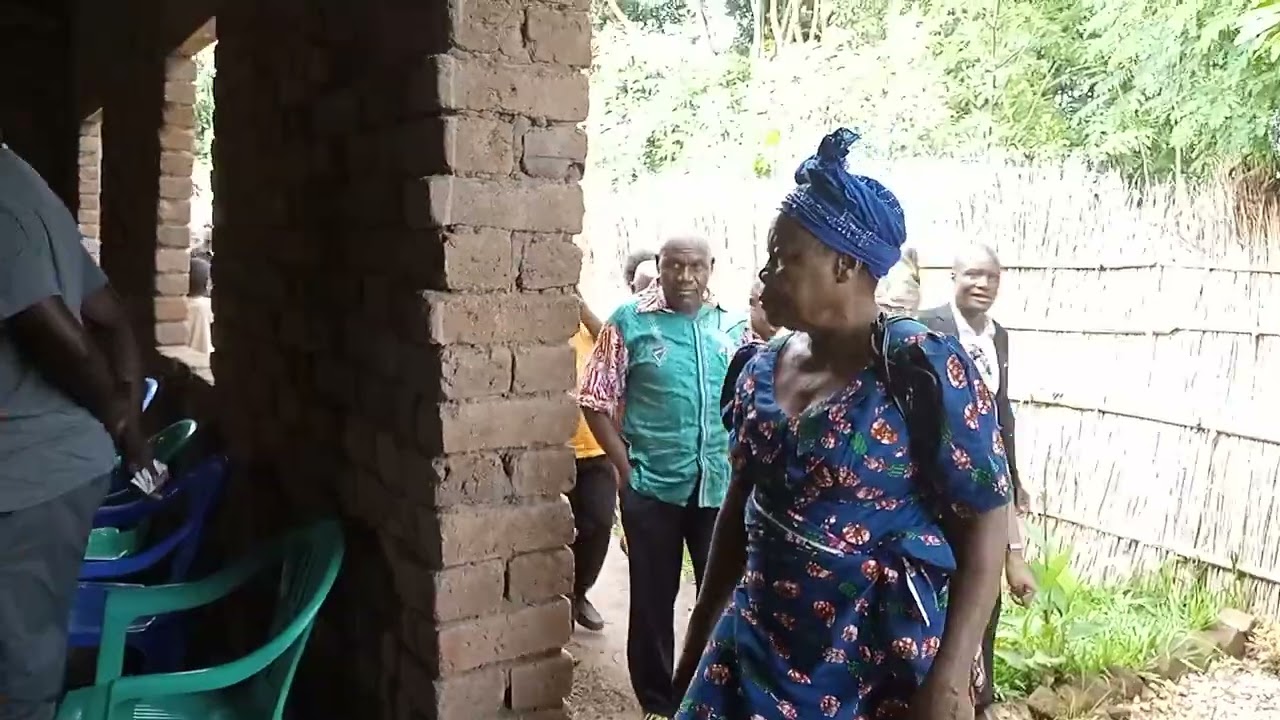 Eujc/MOBA maman Berme milemba en visite (ici station kinkalata). images prises par Lucien lyenda