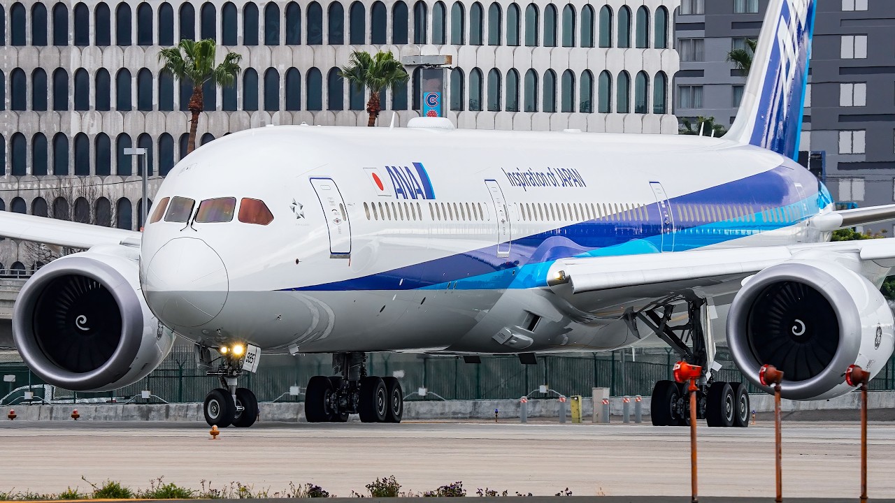 15 Minutes CLOSE-UP Arrivals & Departures at LAX | CINEMA QUALITY Plane Spotting