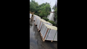 Container loading in a rainy day, for our Thailand customers.#spc #flooring #vinyl #vinylplank