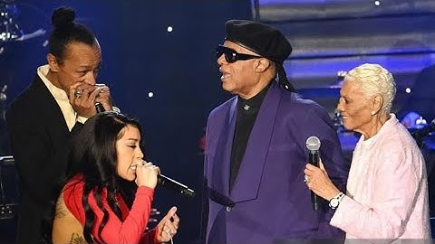 Keyshia Cole, Dionne Warwick, Gladys Knight & Stevie Wonder perform“That’s What Friends Are For”LIVE