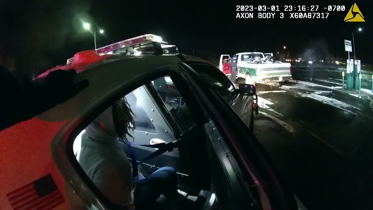 drug sniffing k9 officer 