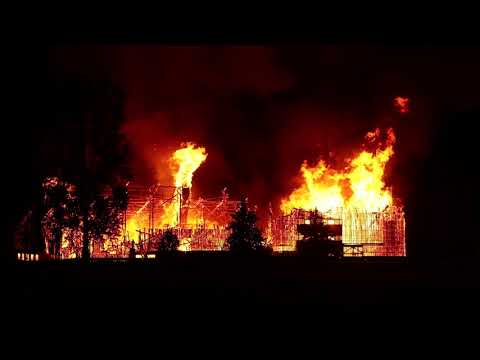 Brand i ladugård,