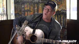 Folk Alley Sessions at 30A: Shawn Mullins - "Ferguson" chords