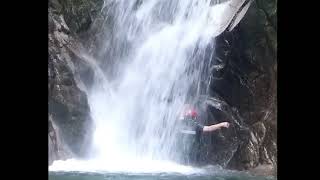 魚止滝  宇賀渓 蛇谷  {2025 08 13} 00004 MTS SELECT    水圧凄し、爺には下部は手も足も出ません mp4   00004