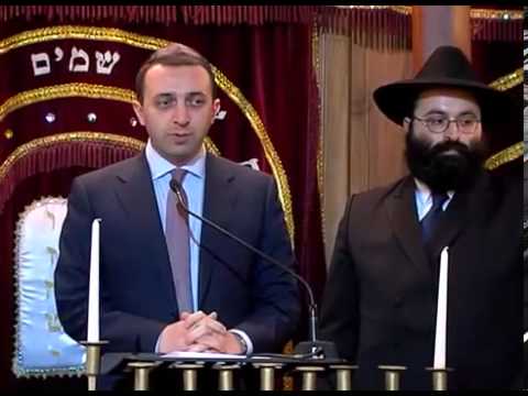 ხანუქის სანთლის ანთება