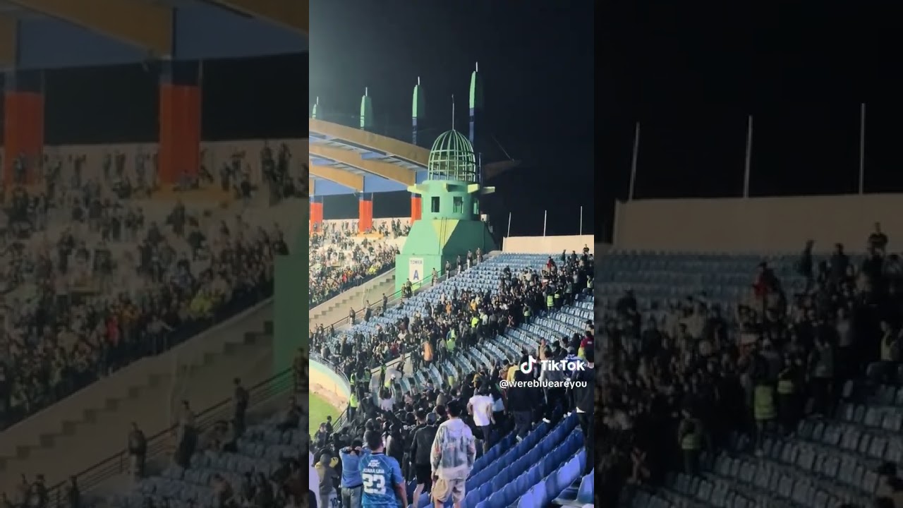 Bandung fans vs Semarang fans adu jotos