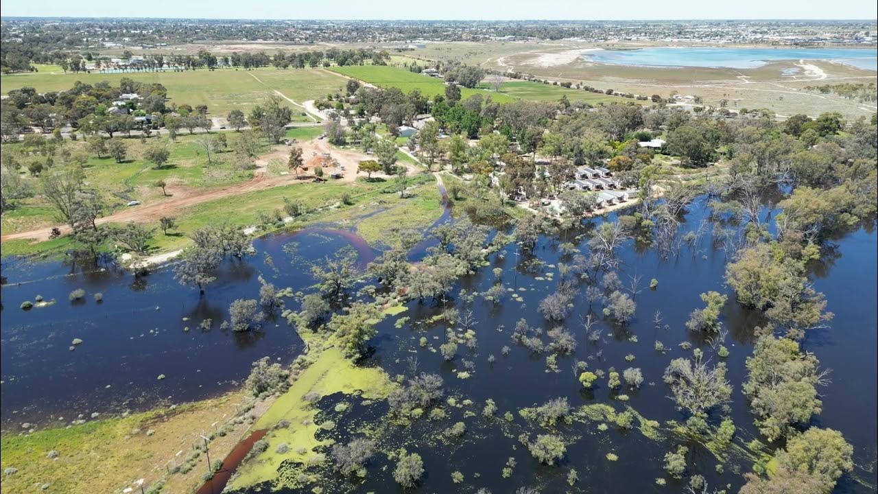 Mildura Floods 2022 Flora Ave Levee Bank Construction Progress 17th