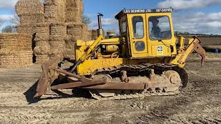 Cat D6D start up and walk around demo