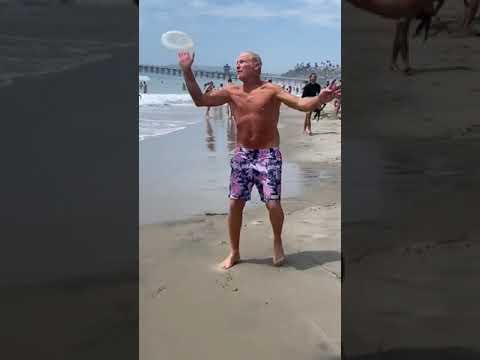 Frisbee at the beach🤽‍♂️#Shorts