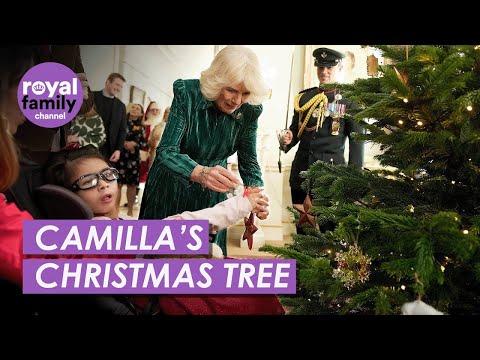 Queen invites little helpers to decorate christmas tree