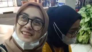 PRANK! A BEAUTIFUL GIRL FEELS IN FRONT OF THE MALL