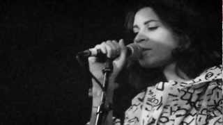 Aluna George | Just a touch (live)