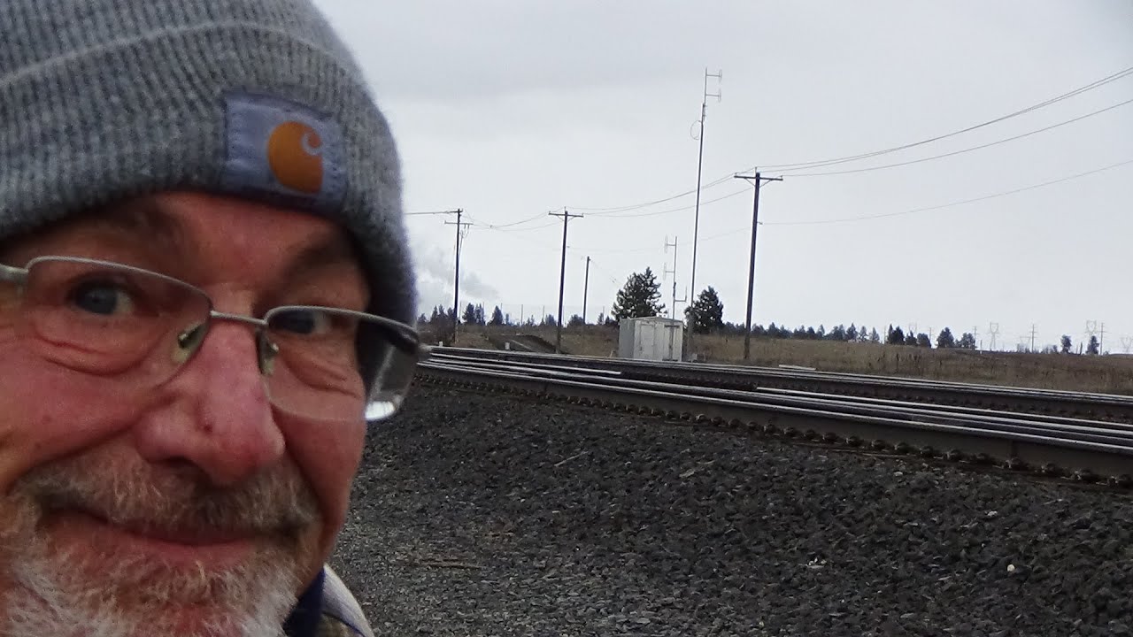 Lot's of LOUD Blasting Train Horns this Winter in North Idaho and WA! Jeff Parker @pyro8455  #train