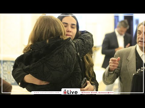 تأثر وحزن ابنة اللواء أبو الوفا رشوان في عزاء والدها أثناء الدعاء