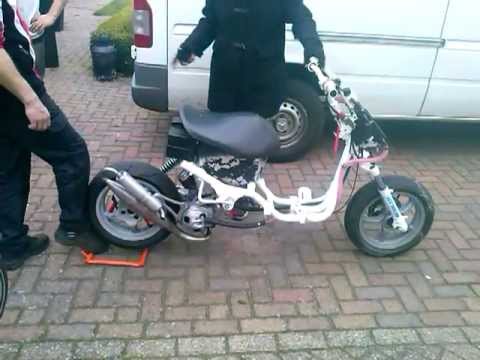 opgevoerde scooter 86 cc supersnell - YouTube