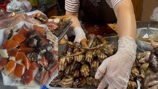 At the end of the month, the "seven-course dog meat specialty" draws a large crowd of customers.