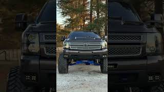 🦅🇺🇸🤠 #chevy #liftedtrucks #customoffsets #lit #silverado