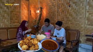 membuat dimsum goreng kuah pedas untuk camilan sore hari bersama keluarga | hidup di desa