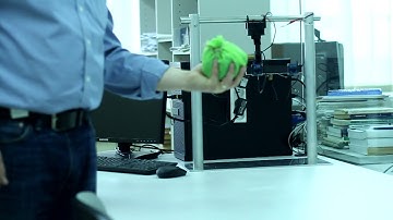 Simultaneous gimbal control and vision-based object tracking
