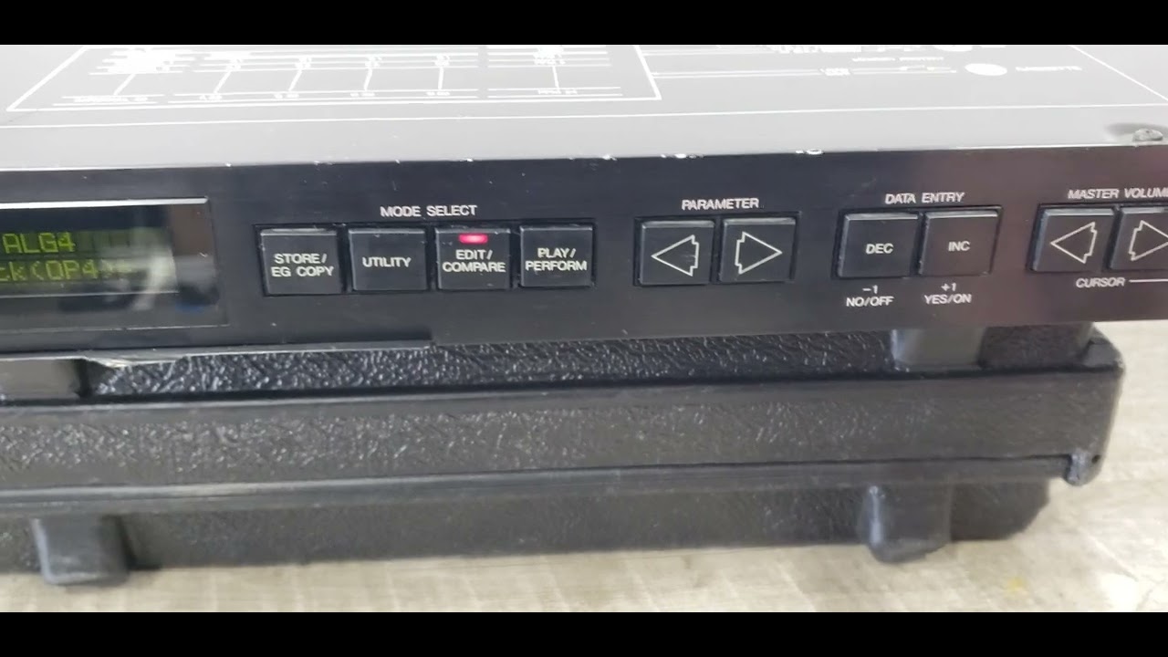 Vintage 1980s Yamaha TX81Z FM Tone Generator Sound Synthesizer