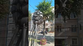 Скульптура Улитки Сальвадора Дали. Культурно-выставочный центр им. Тенишевых. Смоленск.