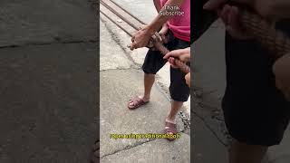 Craftsmen Use Traditional Tools To Weave Hemp Ropes By Hand Using Ancient Methods Resimi