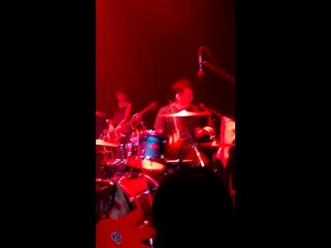 小男孩樂團 鼓手 俊凱  "未來" 片段