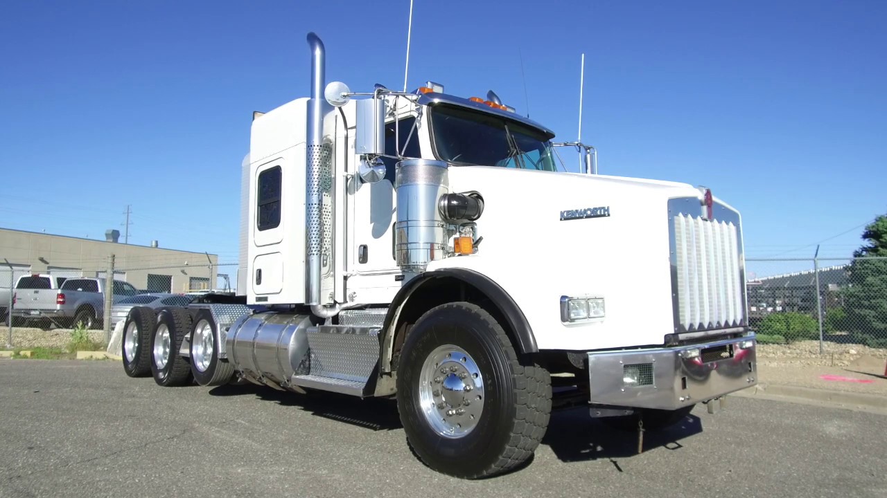 2013 Kenworth T800 62' commercial truck flat roof sleeper for sale