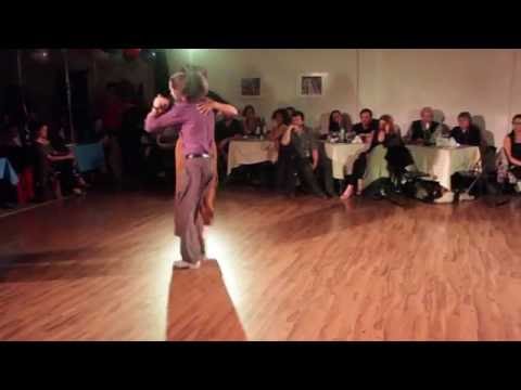 Dos Orillas Práctica de Tango, bailan Katrin Urwitz y Jorge Frias (2/3)