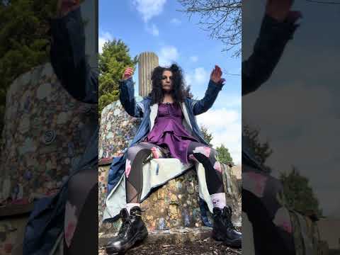 Mosaic throne grounding