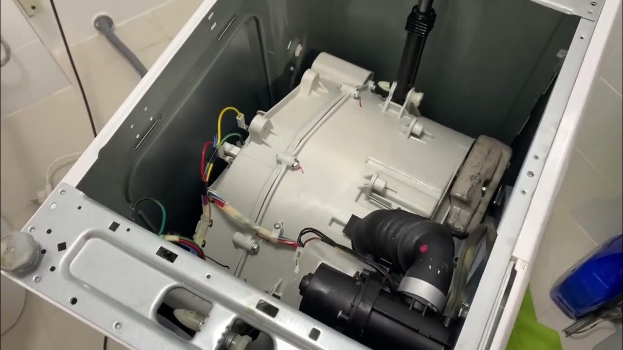 Сильная вибрация при отжиме стиральной. Вибрационная стиральная машинка. Как уменьшить вибрацию стиральной машины. Как убрать вибрацию от стиральной машины в деревянном доме. Как отрегулировать стиральную машинку от вибрации при отжиме.