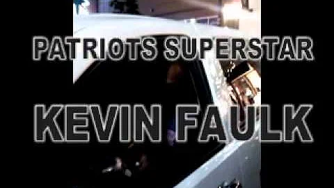 Kevin Faulk signing autographs