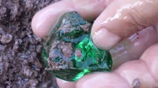 Huge emerald, I&#39;m excited, I&#39;ve dug up many precious gems in the mine