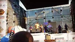 Skweletu uyathandwa loya mfana kwimpucuzeko