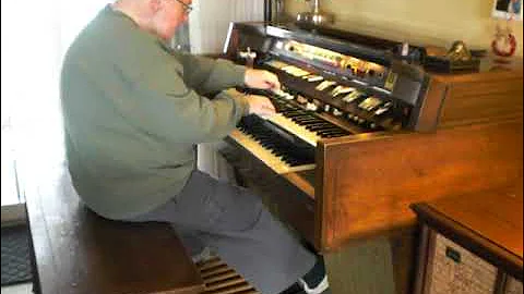 Mike Reed plays "Misty" on the Hammond Organ