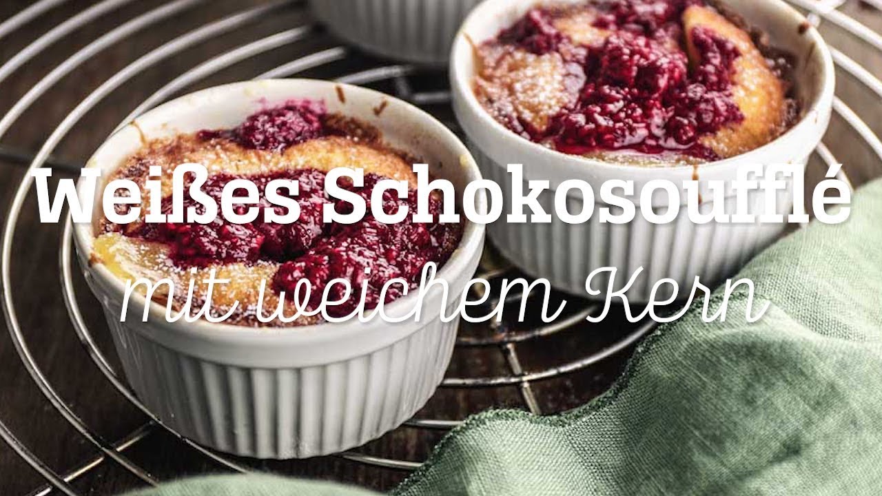 Weißes Schokosoufflé mit weichem Kern I KptnCook - YouTube
