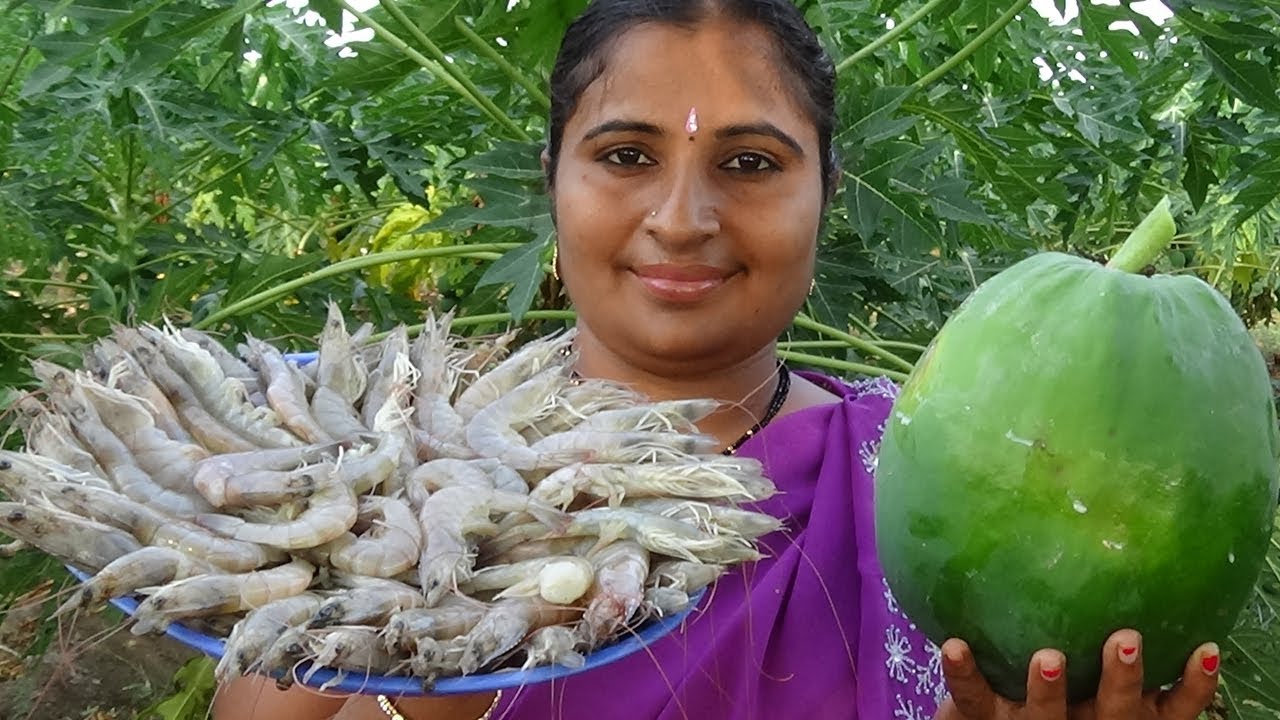 Cooking Raw Tiger Prawns Curry In Papaya Andhra Style | Yummy Prawn ...