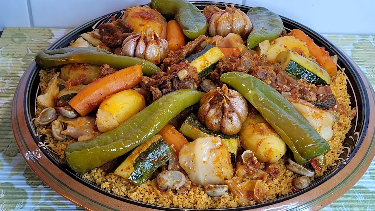 كسكسي بالفول الأخضر والقديد والخضرة والفلفل المشلوط أكلة صيفية من قاع الخابية نودكم ولا نشهيكم