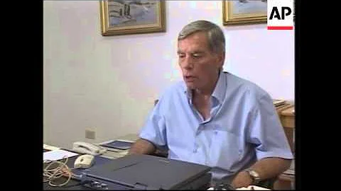 Former CIA agent slams outing of Plame as motivate...